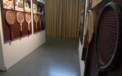 L'exposició 'Raquetes Antigues' es pot visitar al casal Pere Quart. | Roger Benet